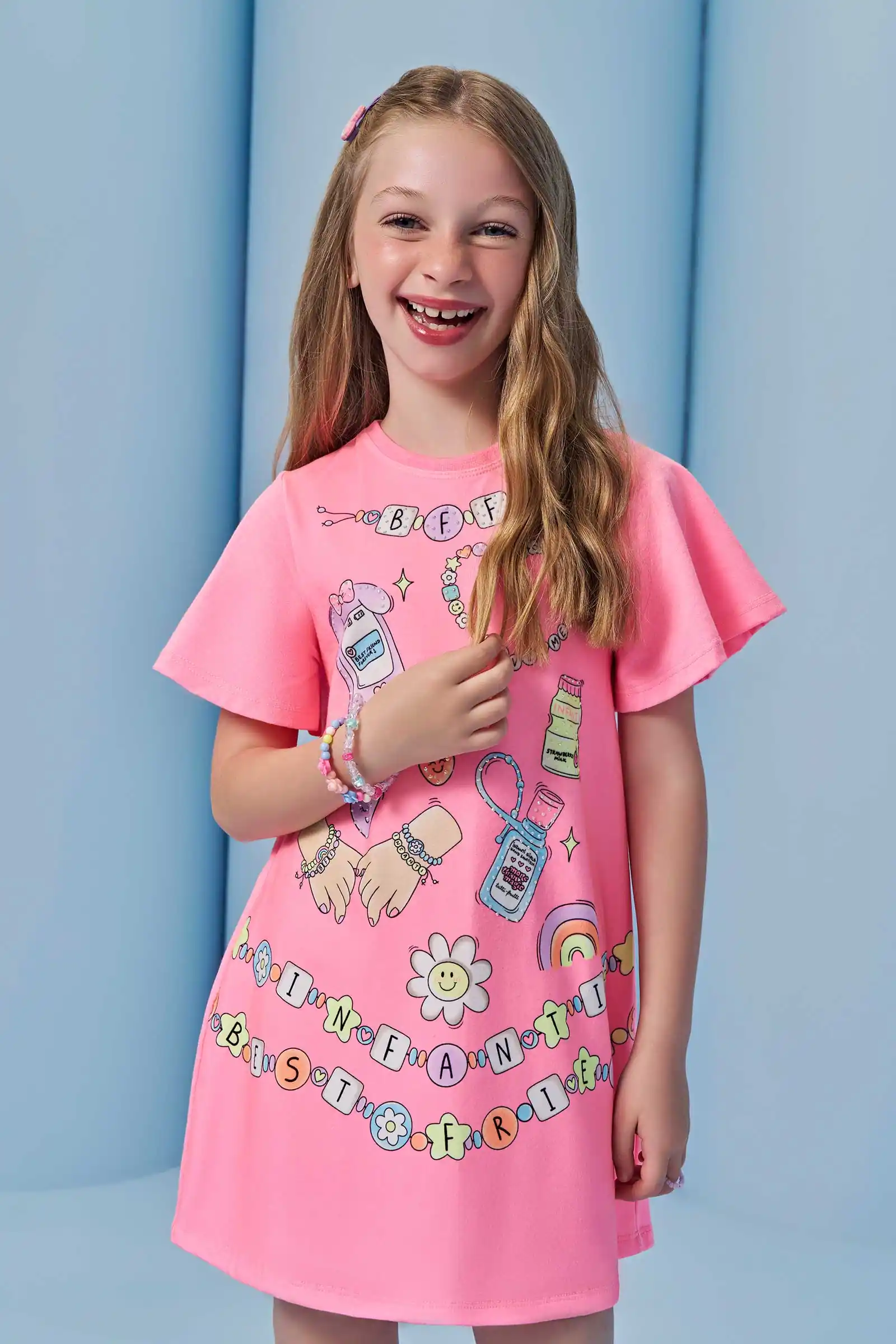 Vestido Rosa Neon com Pulseiras