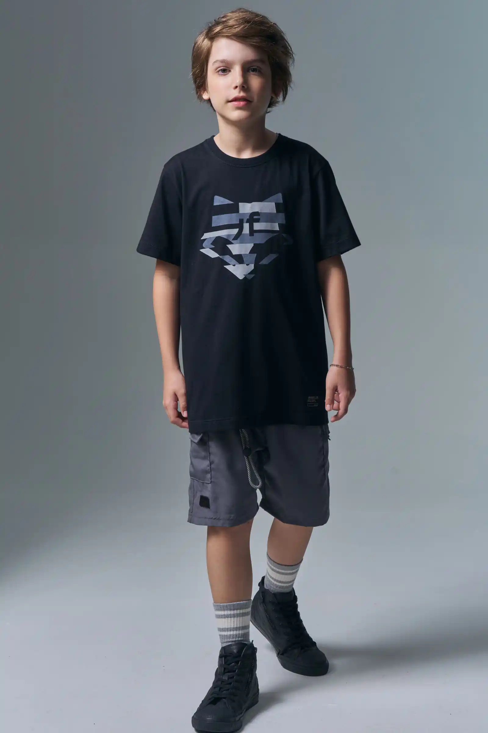 CAMISETA EM MEIA MALHA PRETO Pequenalau