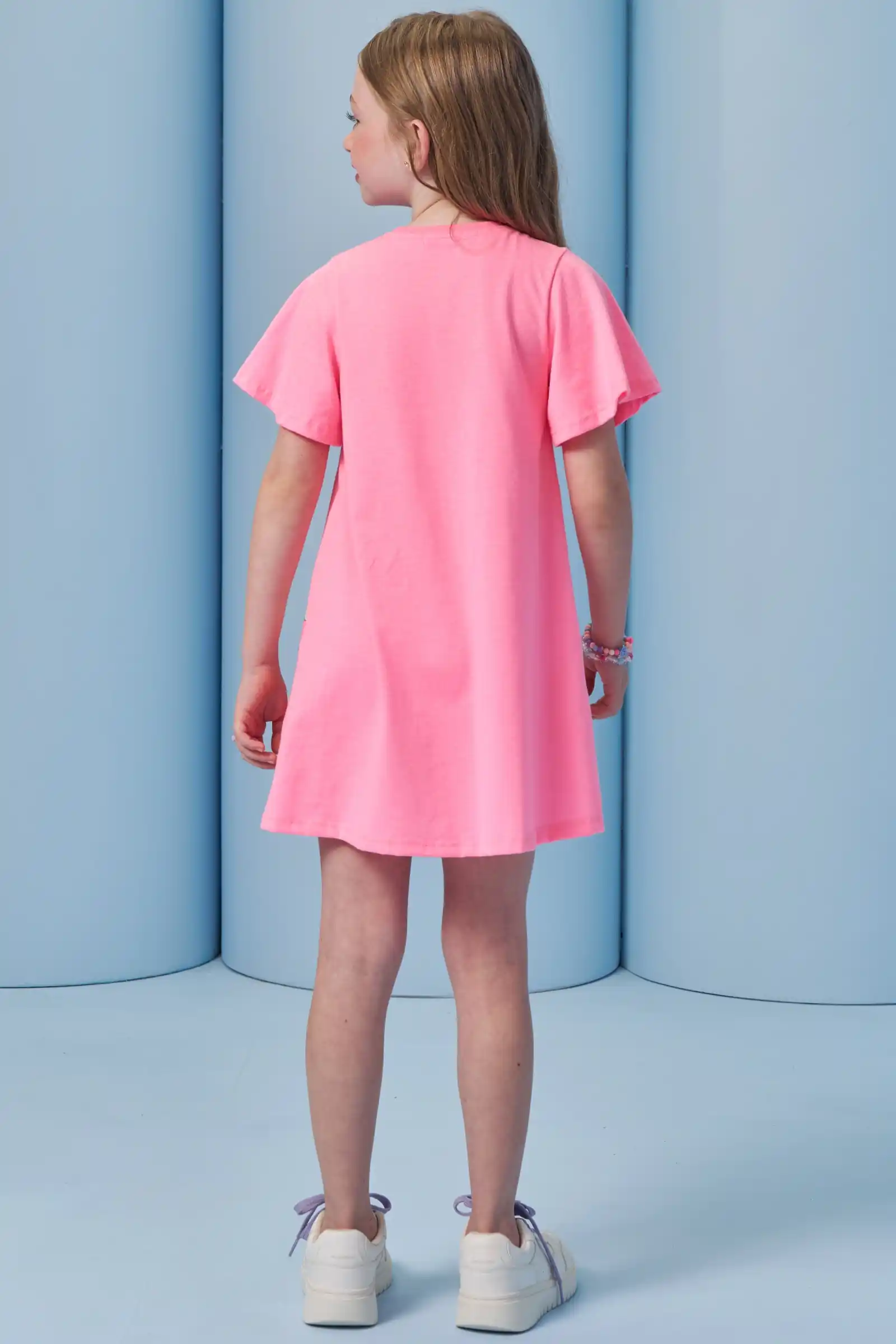 VESTIDO ROSA NEON COM PULSEIRAS Pequenalau