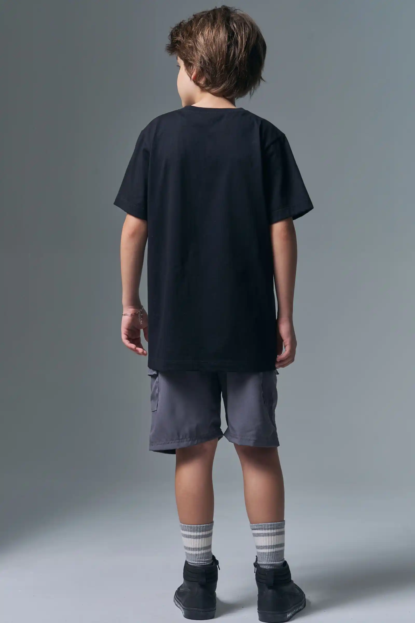 CAMISETA EM MEIA MALHA PRETO Pequenalau